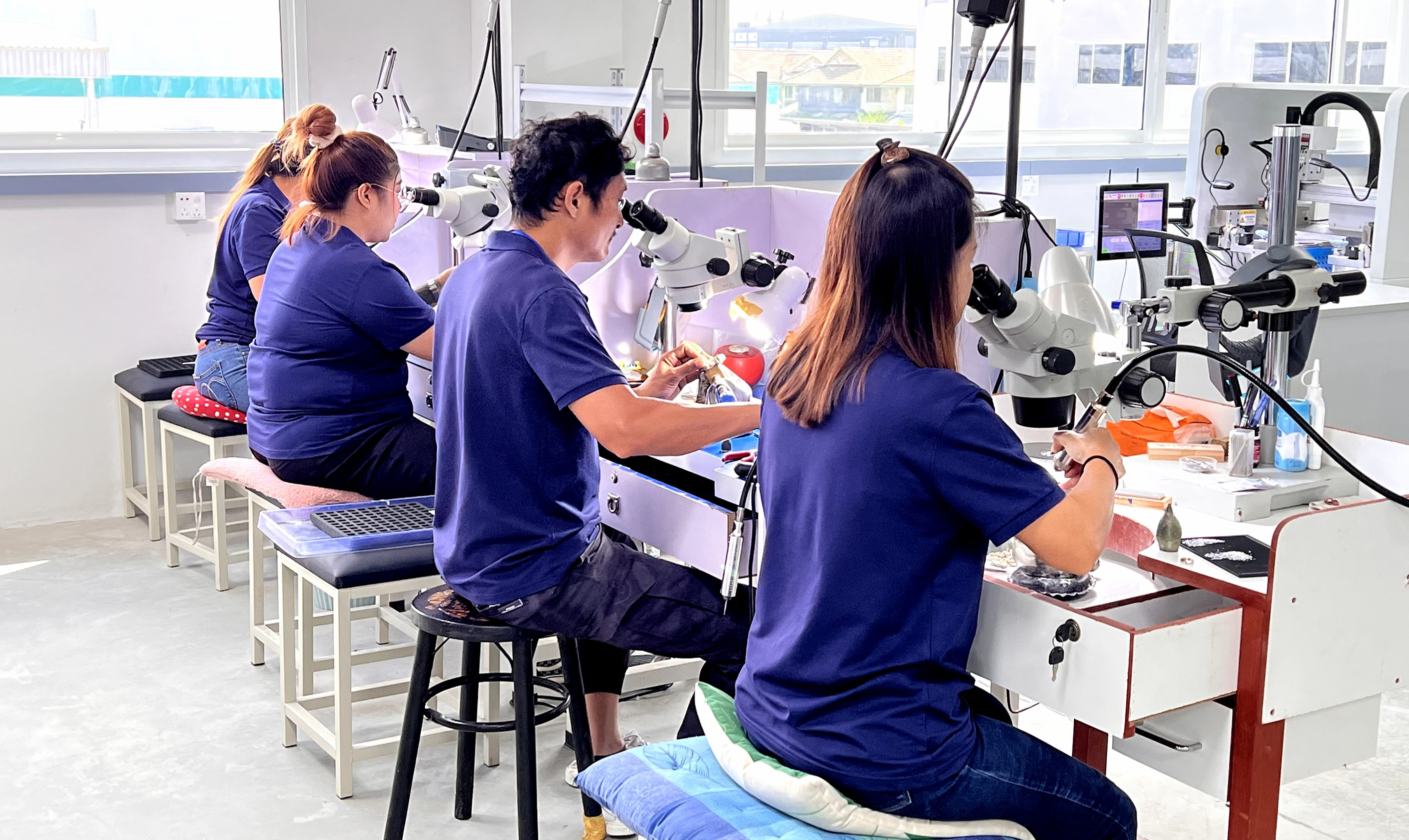 泰國(guó)生(shēng)産車(chē)間(jiān)